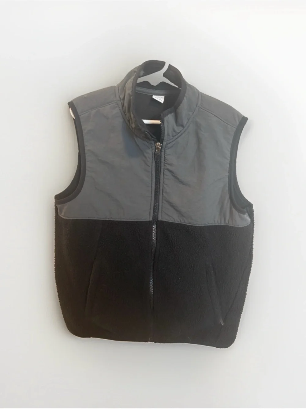 Old Navy Boys Active Winter Fall Vest Size Medium 8 Black Full Zip Pockets